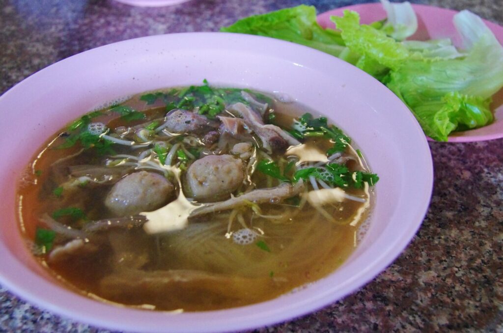 2026年1月に訪れた際のビエンチャン北バスターミナルの食堂で食べたフォーボーの写真