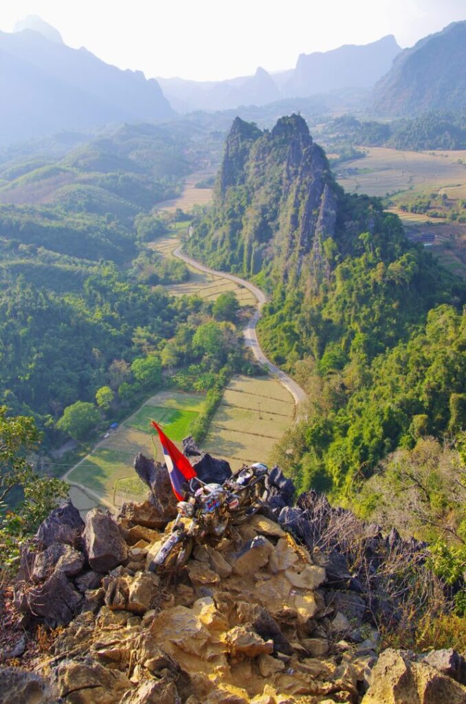 2026年1月に訪れた際にバンビエンで上った展望台から撮った写真