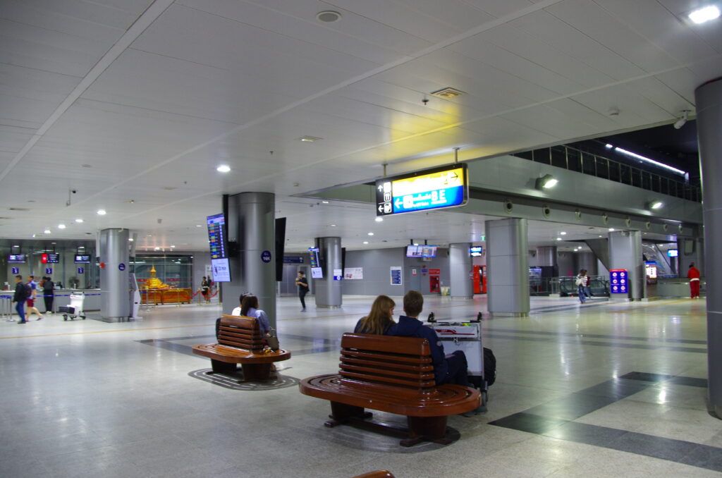 クルンテープ・アピワット駅のメインフロアの写真