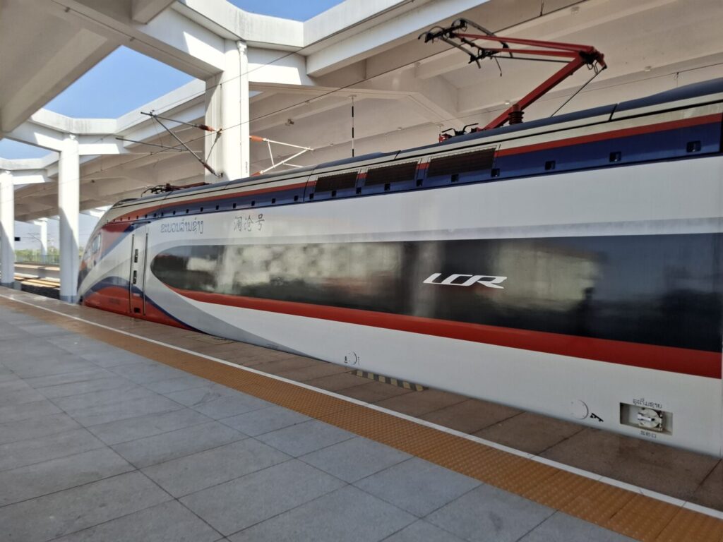 管理人が撮影したラオス中国鉄道(LCR)の先頭車両の写真