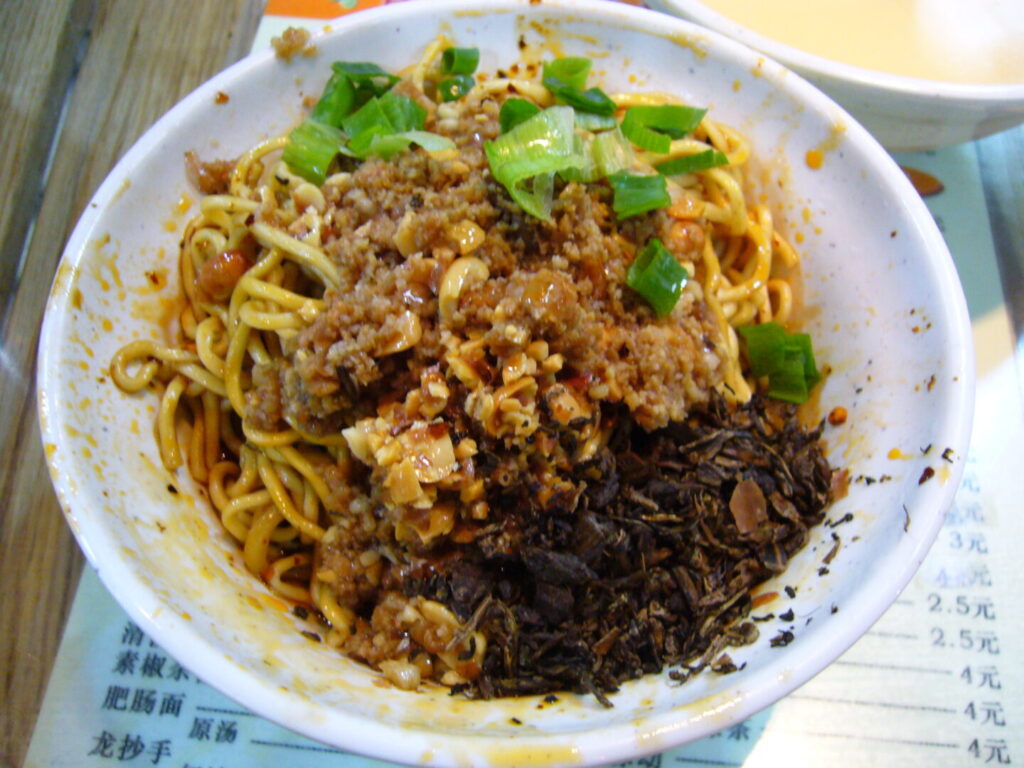 中国の広州で食べた肉味噌混ぜ麺の写真