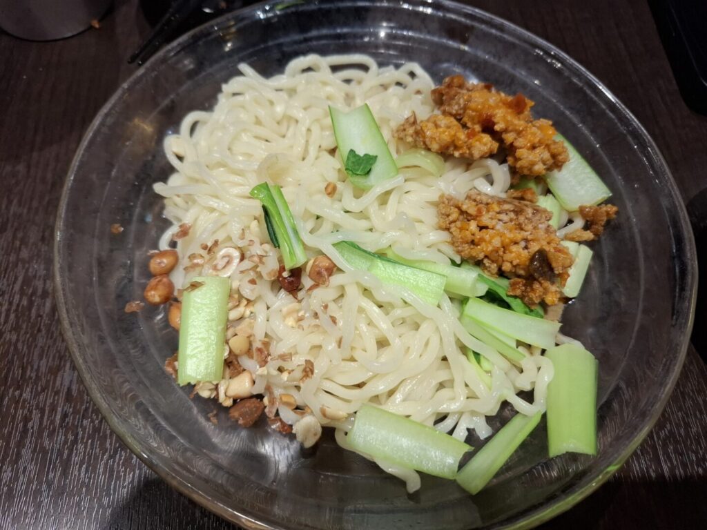 日本の東京で食べた汁なし担担麺の写真