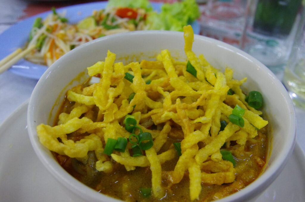 タイのチェンマイで食べたタイのカオソーイの写真