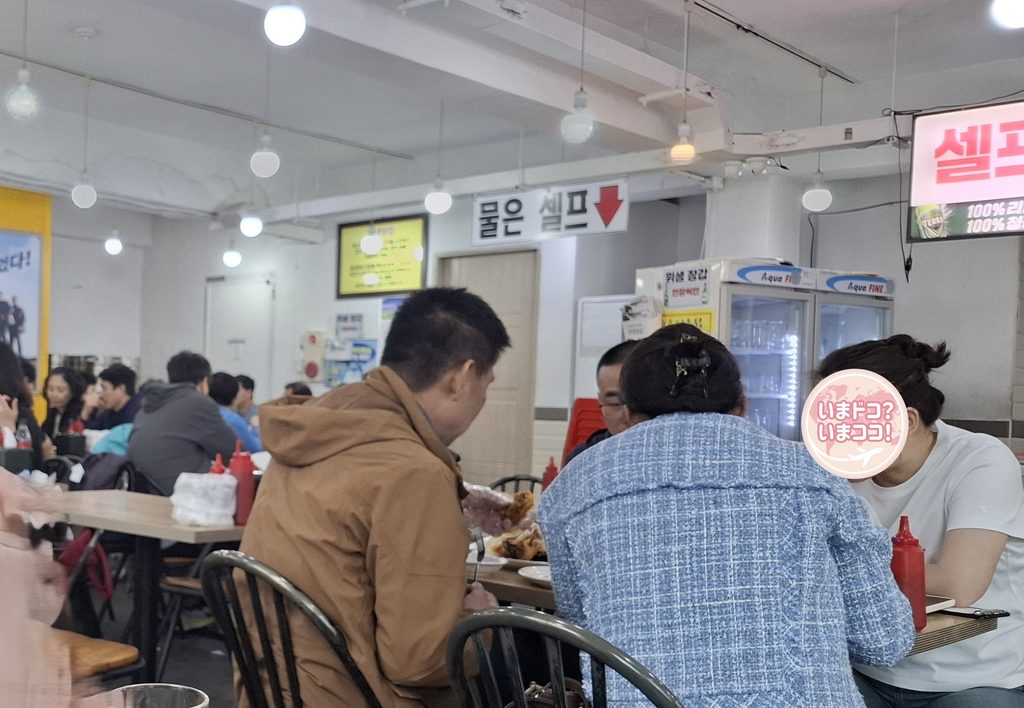 筆者が2026年5月に訪れたヨンソン(龍城)トンタク 本店の2階の様子を撮った写真