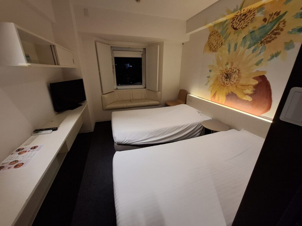 那覇の交際通り近くにある「ホテルアートステイ那覇国際通り」に2026年に宿泊した際に撮った部屋の写真