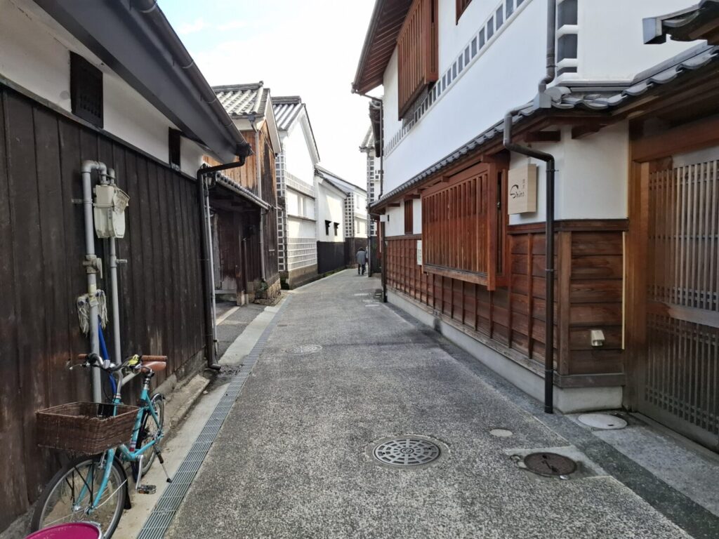 筆者が岡山県の倉敷美観地区を訪れた際に撮った古い町並みを撮った写真
