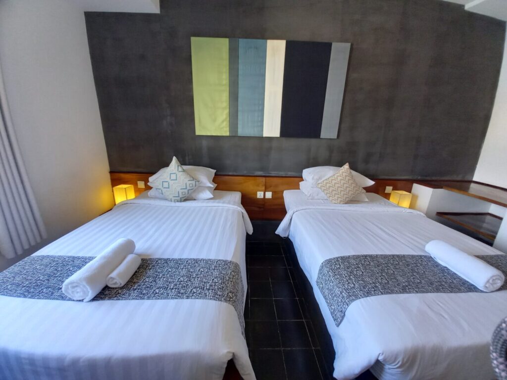 筆者がプノンペンで宿泊したPatio Hotel & Urban Resortで宿泊した客室のベッドを中心に撮った写真