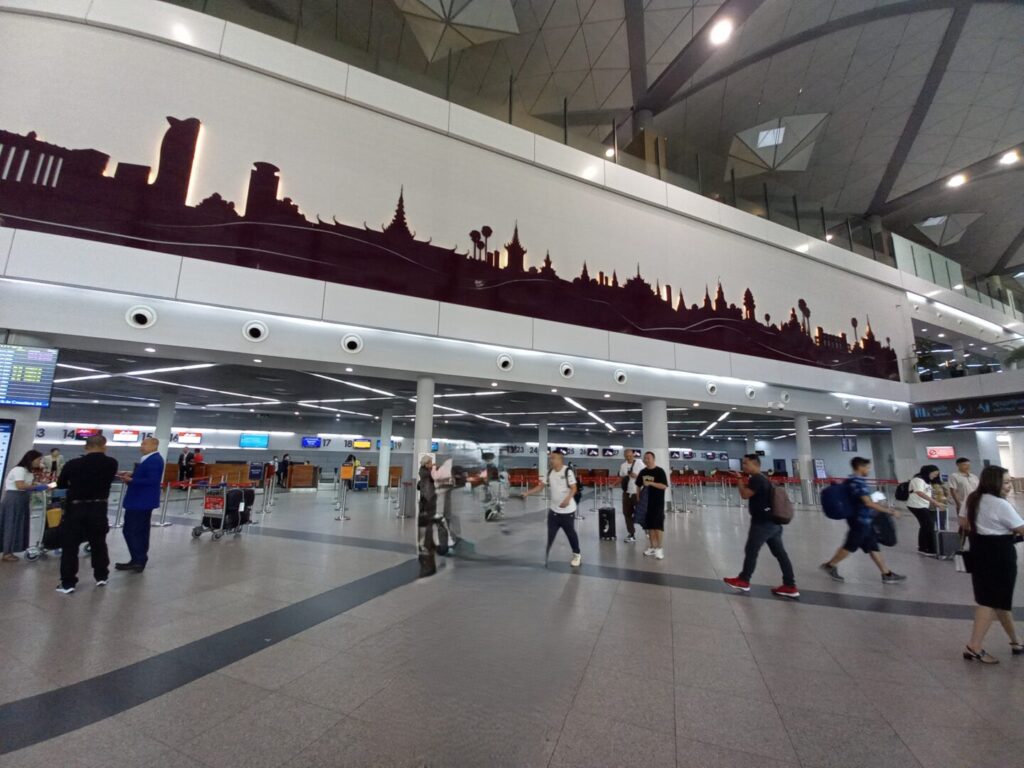 筆者が訪れたカンボジアで、首都プノンペンのプノンペン国際空港内の様子を撮った写真