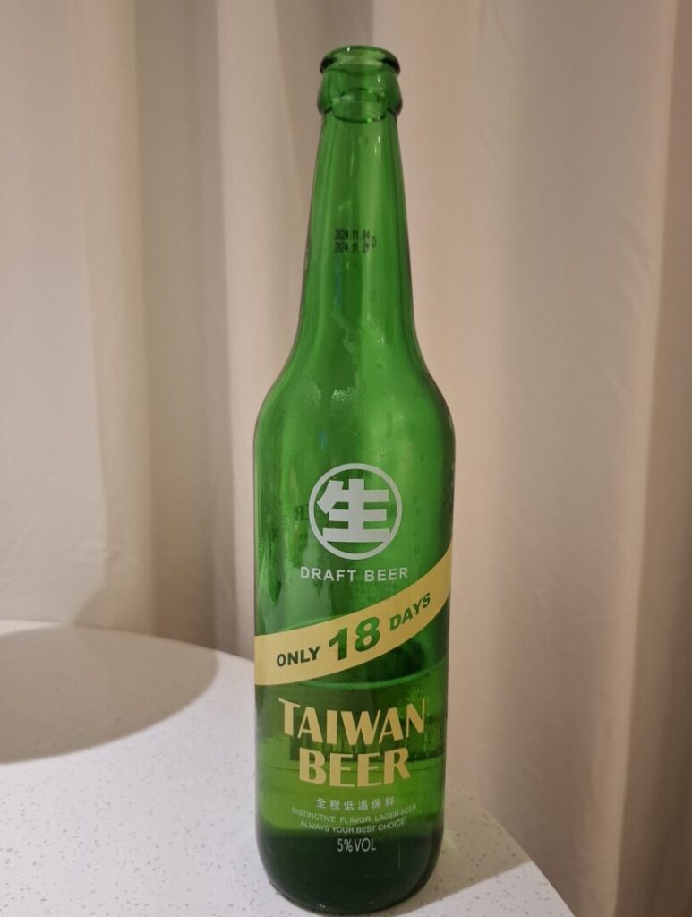 筆者が台湾で買った、賞味期限が18日しかない台湾ビールを撮った写真