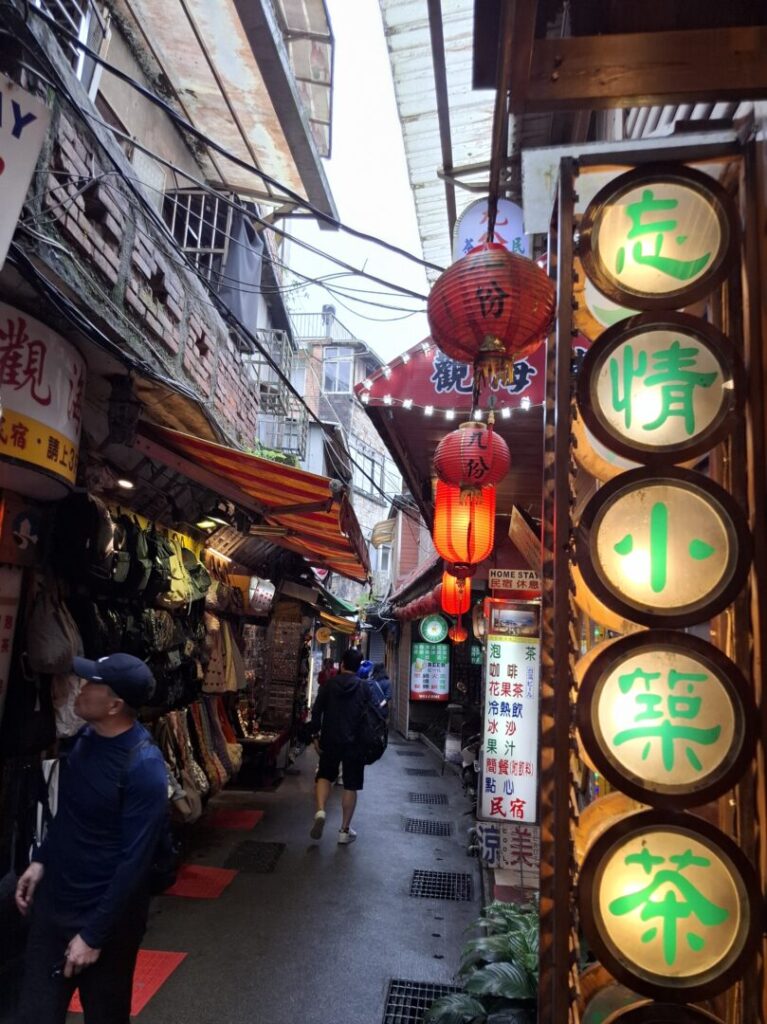 筆者が金瓜石から訪れた九份で、九份の通りの様子を撮った写真
