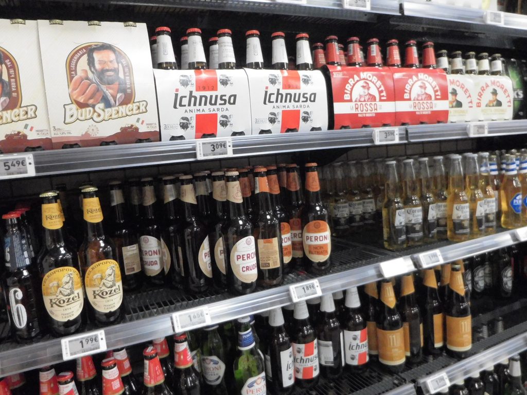 筆者がミラノで宿泊したホテルグラムミラノの近くのミラノ中央駅にあるスーパーconadのビール売り場を撮った写真