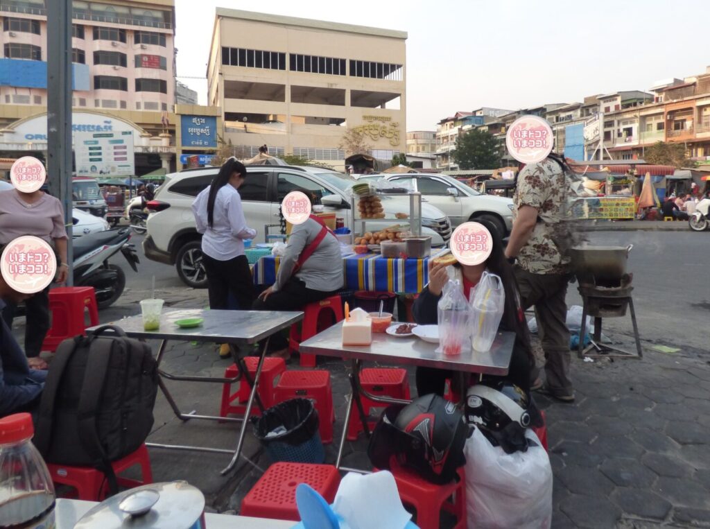 筆者が訪れたオルセーマーケット前にあるオルセーレストラン付近の屋台の飲食エリアの写真