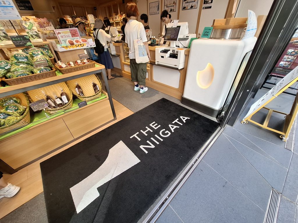 筆者が訪れた新潟のアンテナショップ、新潟情報館の入り口付近の写真