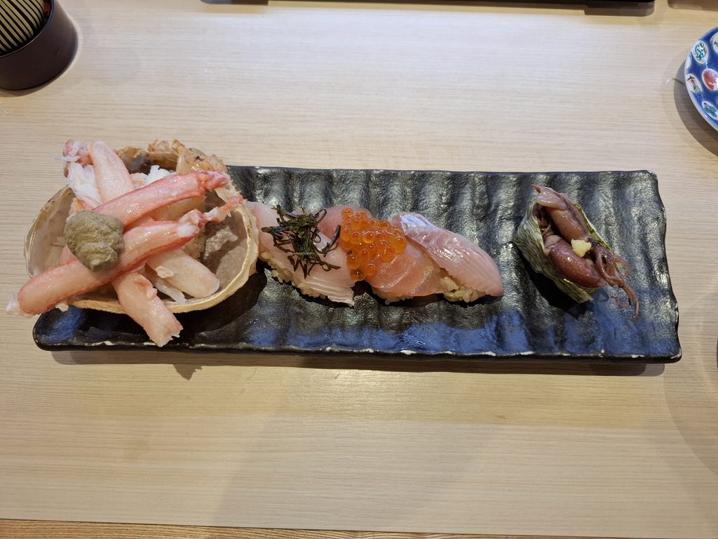 筆者が銀座の廻転とやま鮨で食べたお寿司の写真