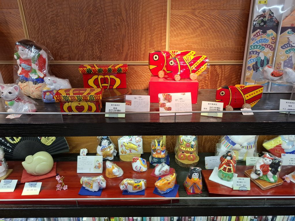 筆者が訪れた鹿児島のアンテナショップ、かごしま遊楽館の3Fの伝統的な工芸品の写真