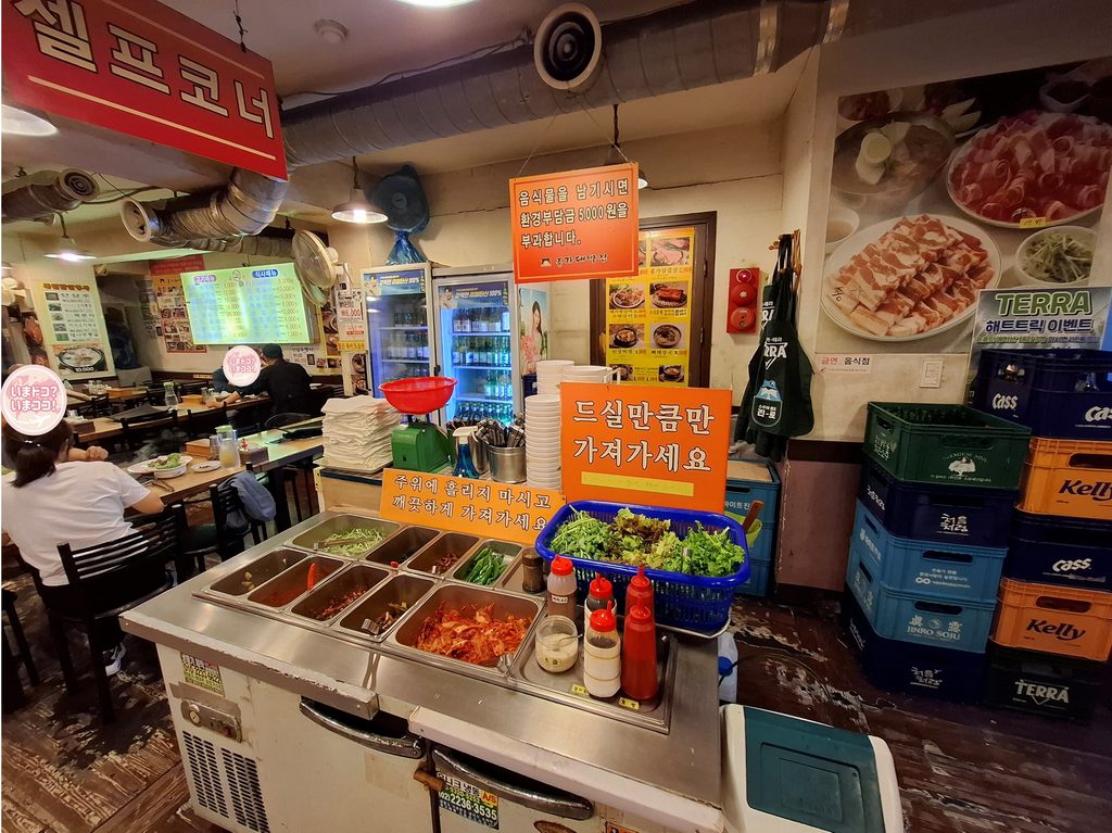 筆者が東大門駅近くのチョンガ テバッチッを訪れた際に店の中を撮った写真