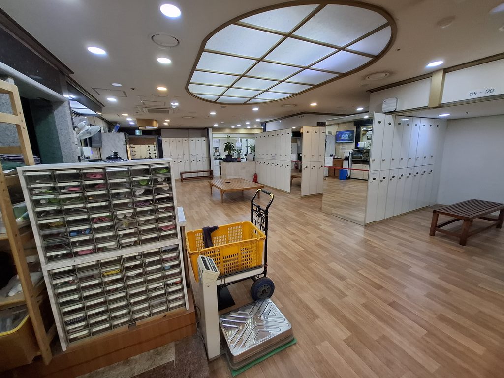 筆者が2026年9月に宿泊したヨンビンホテルのサウナで、奥から全体の様子を撮った写真